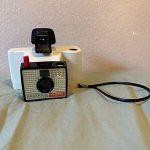 Polaroid Land Camera Swinger Model 20